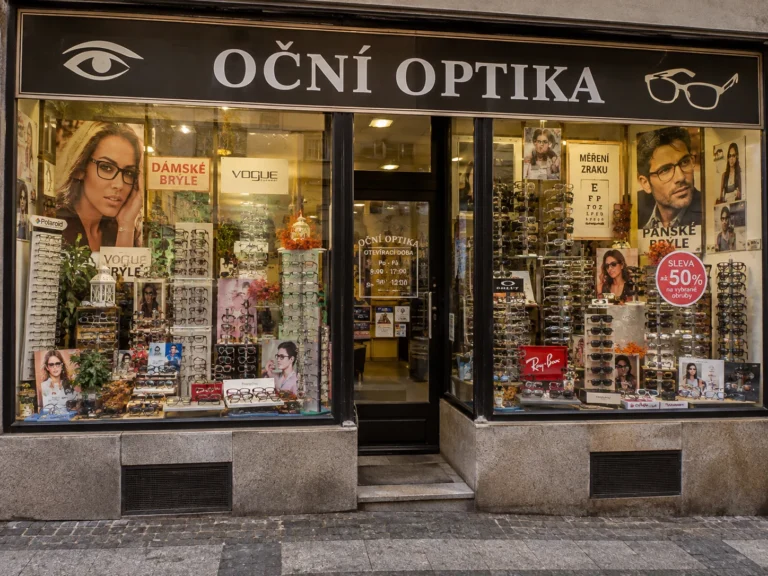 Výloha není dekorace. Co má říct, aby zákazník vešel dovnitř.